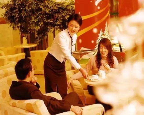 餐飲服務(wù)中的26個(gè)尷尬場(chǎng)景, 優(yōu)秀服務(wù)員一句話化解!